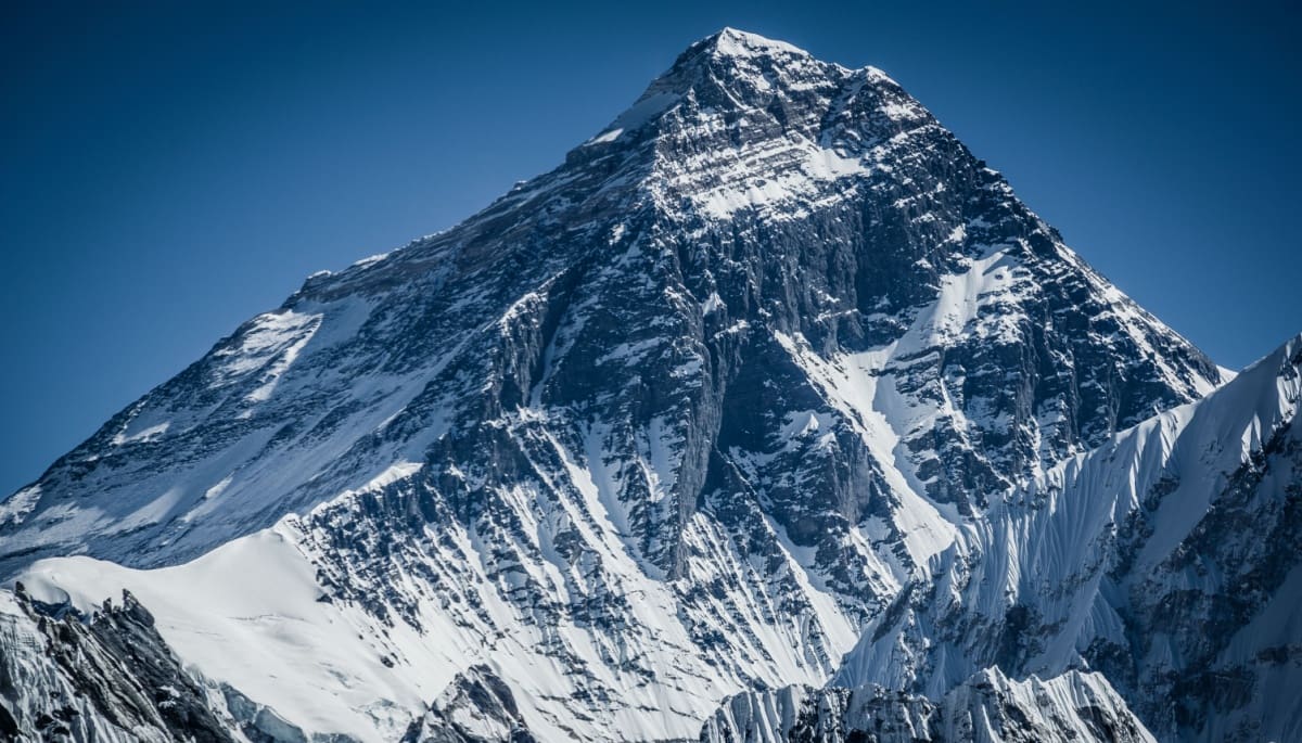 Bitcoin-Flagge auf dem Mount Everest