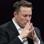 Tesla verlagert plötzlich €700 Millionen in Bitcoin, Verkauf droht