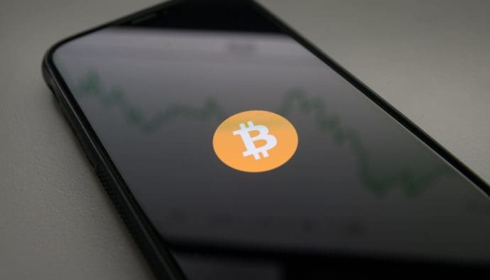 Der Bitcoin-Kurs steigt, doch der Markt zählt nervös die Minuten bis 13:30 herunter